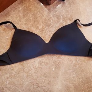 Black VS tshirt bra